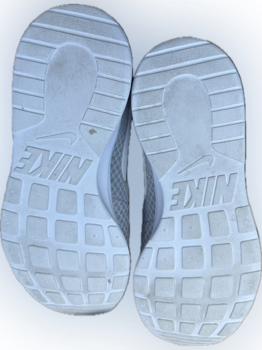 Nike Tanjun Gray Sneakers Women’s 8.5 Lightweight Running Shoes - Picture 6 of 8